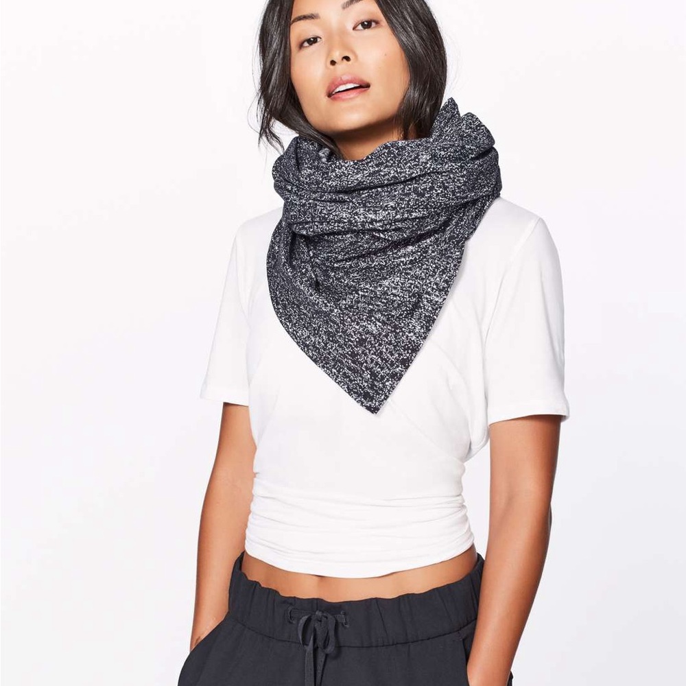 lululemon athletica Black and Gray Scarf